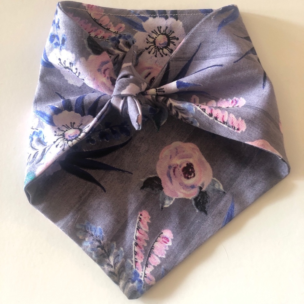 Purple Floral Dog Scarf/ Dog Bandana 🐾🐾🐾 Size Small